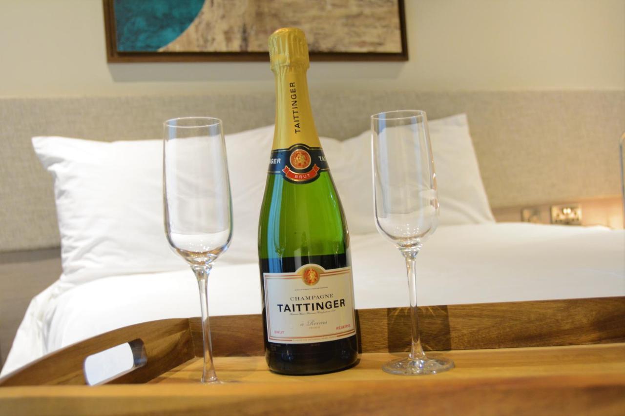 Staybridge Suites London Heathrow - Bath Road, An Ihg Aparthotel Хитроу Экстерьер фото